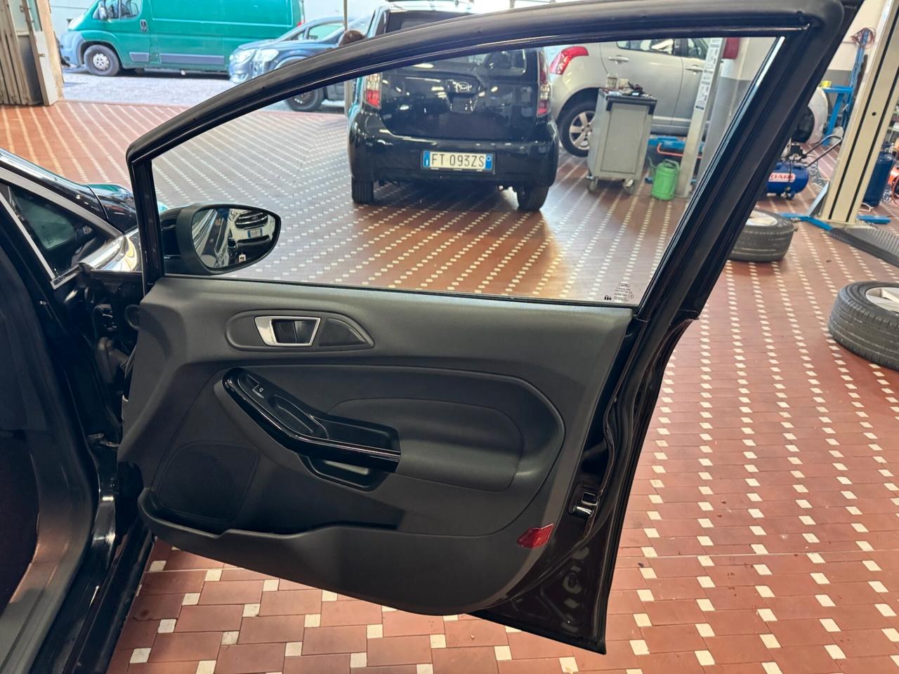 Ford Fiesta 1.2 60CV 5 porte Black & White Edition - UNICO PROPRIETARIO