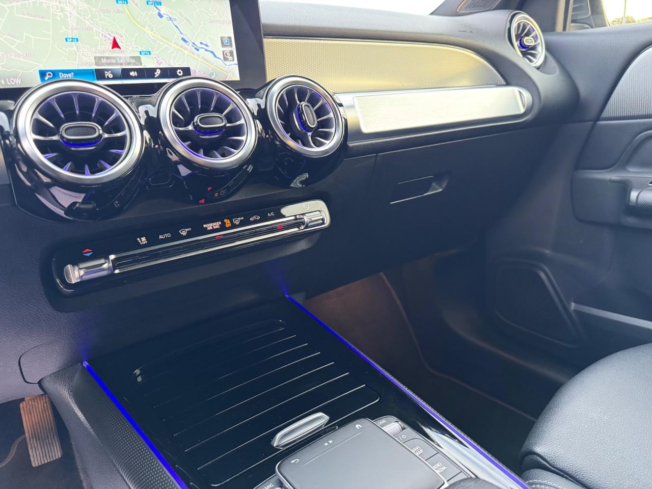 MERCEDES GLB 180d Sport - Luci Ambient Navi 18