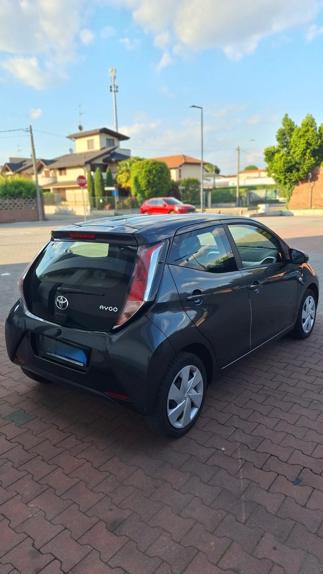 Toyota Aygo 1.0 VVT-i 69 CV 5 porte x-clusiv