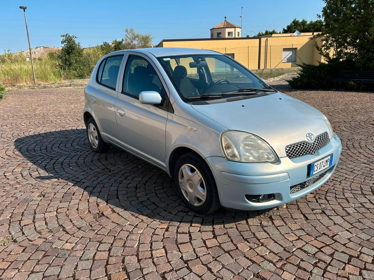 Toyota Yaris 1.0i 16V cat 5 porte Sol