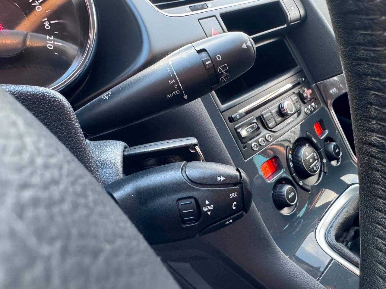 Peugeot 3008 1.6 HDi 115CV Business