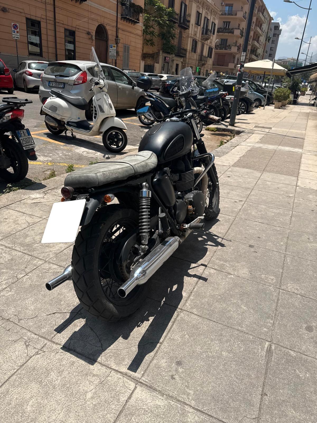 Triumph Bonneville T100 black