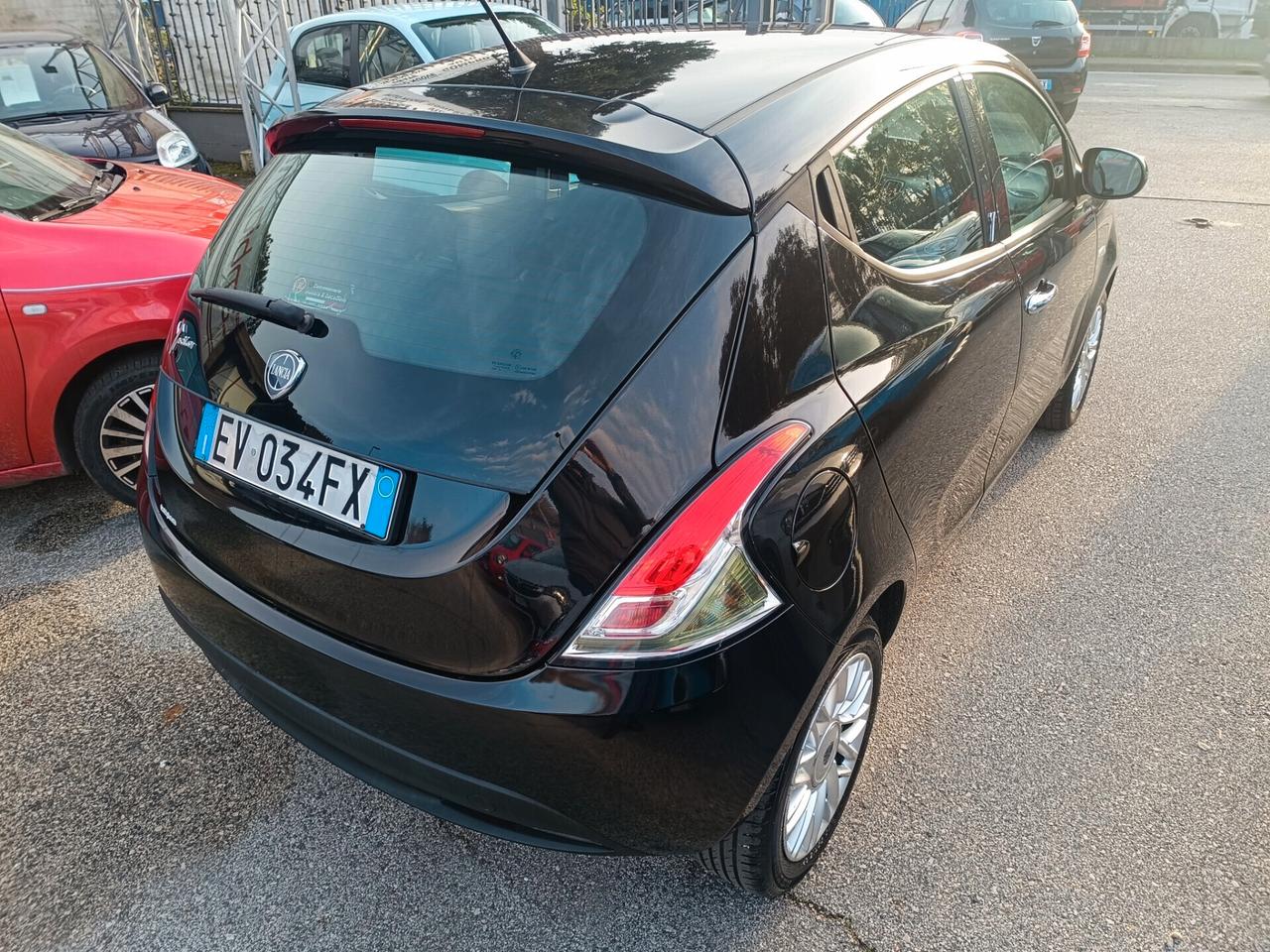 Lancia Ypsilon 1.2 69 CV 5 porte Platinum
