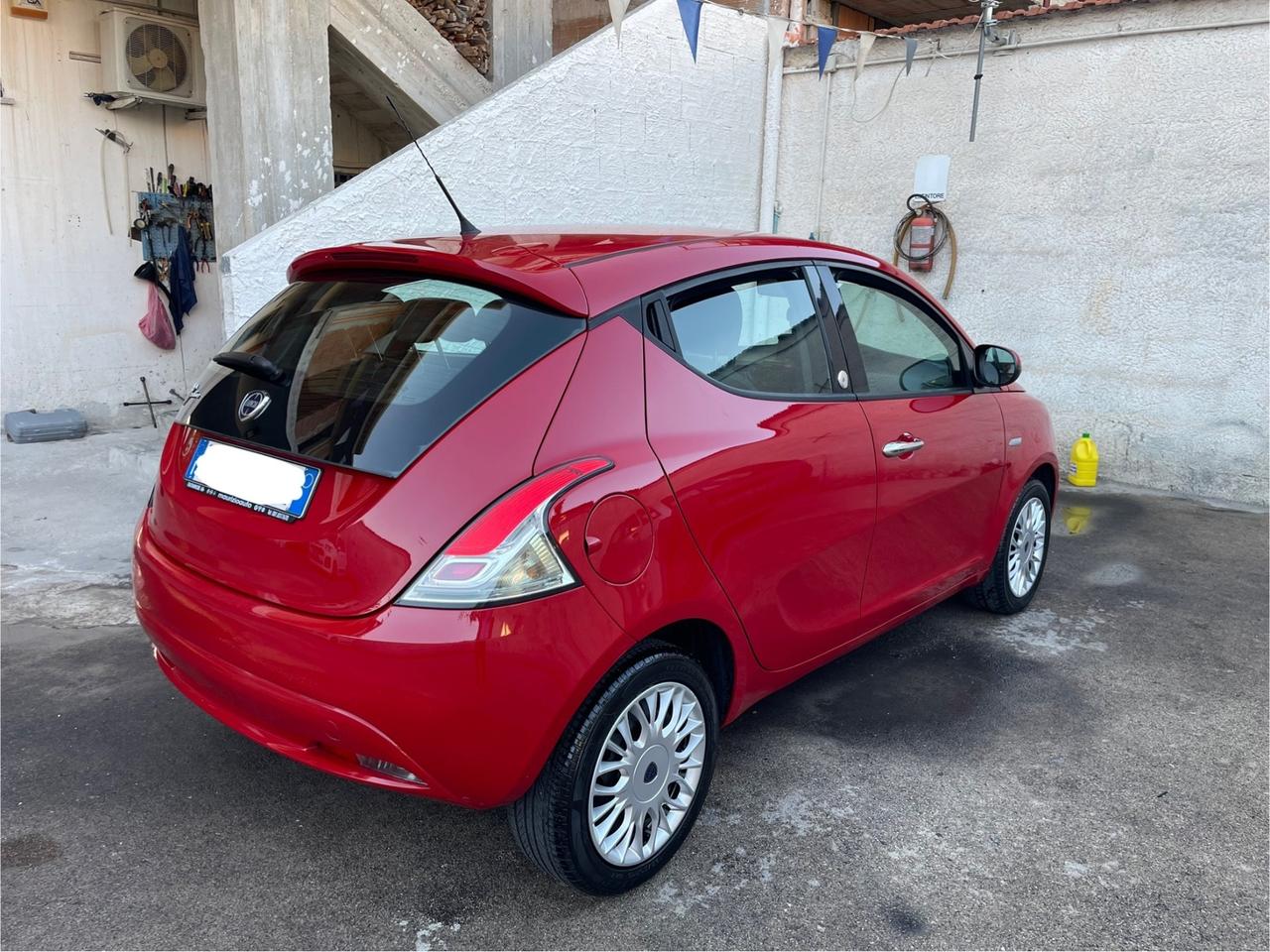 Lancia Ypsilon 1.2 69 CV 5 porte GPL Ecochic Gold dal nord Italia