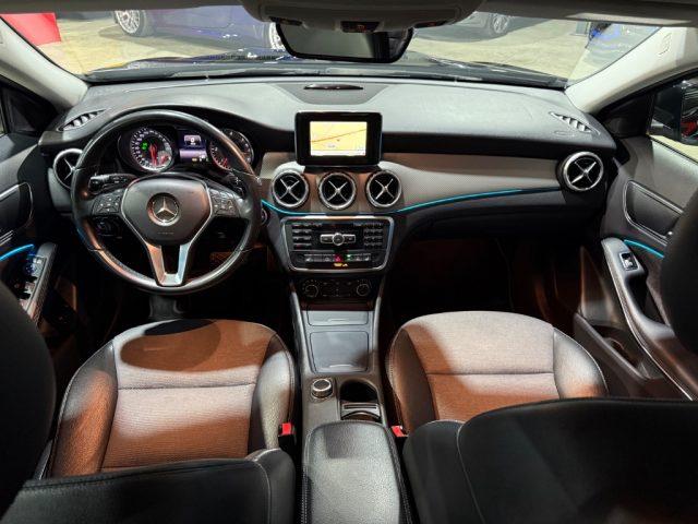 MERCEDES-BENZ GLA 200 SPORT TOTAL BLACK LED