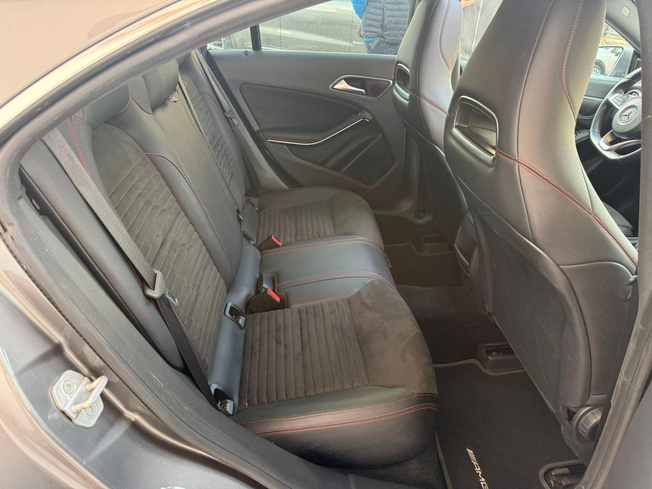 Mercedes-benz CLA 200 d Premium Amg 72000km