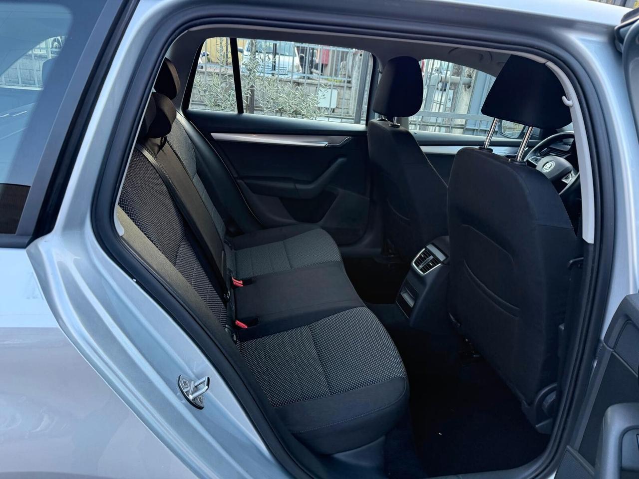 SKODA OCTAVIA 1.6 TDI DSG Wagon EXECUTIVE