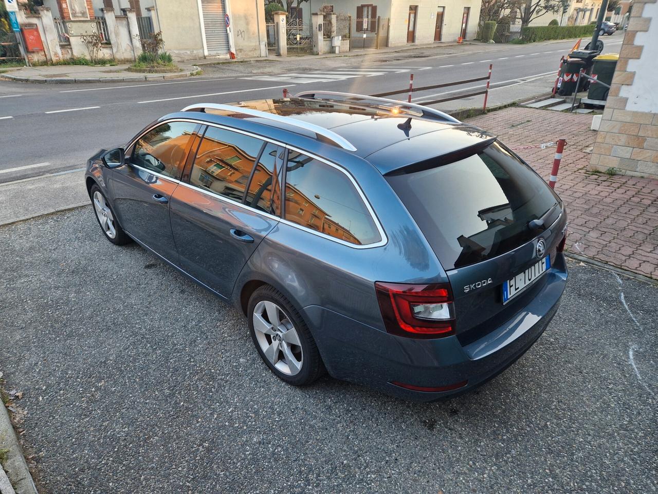 Skoda Octavia SW 1.4 110CV Metano, Carplay, Tetto panoram., Navi