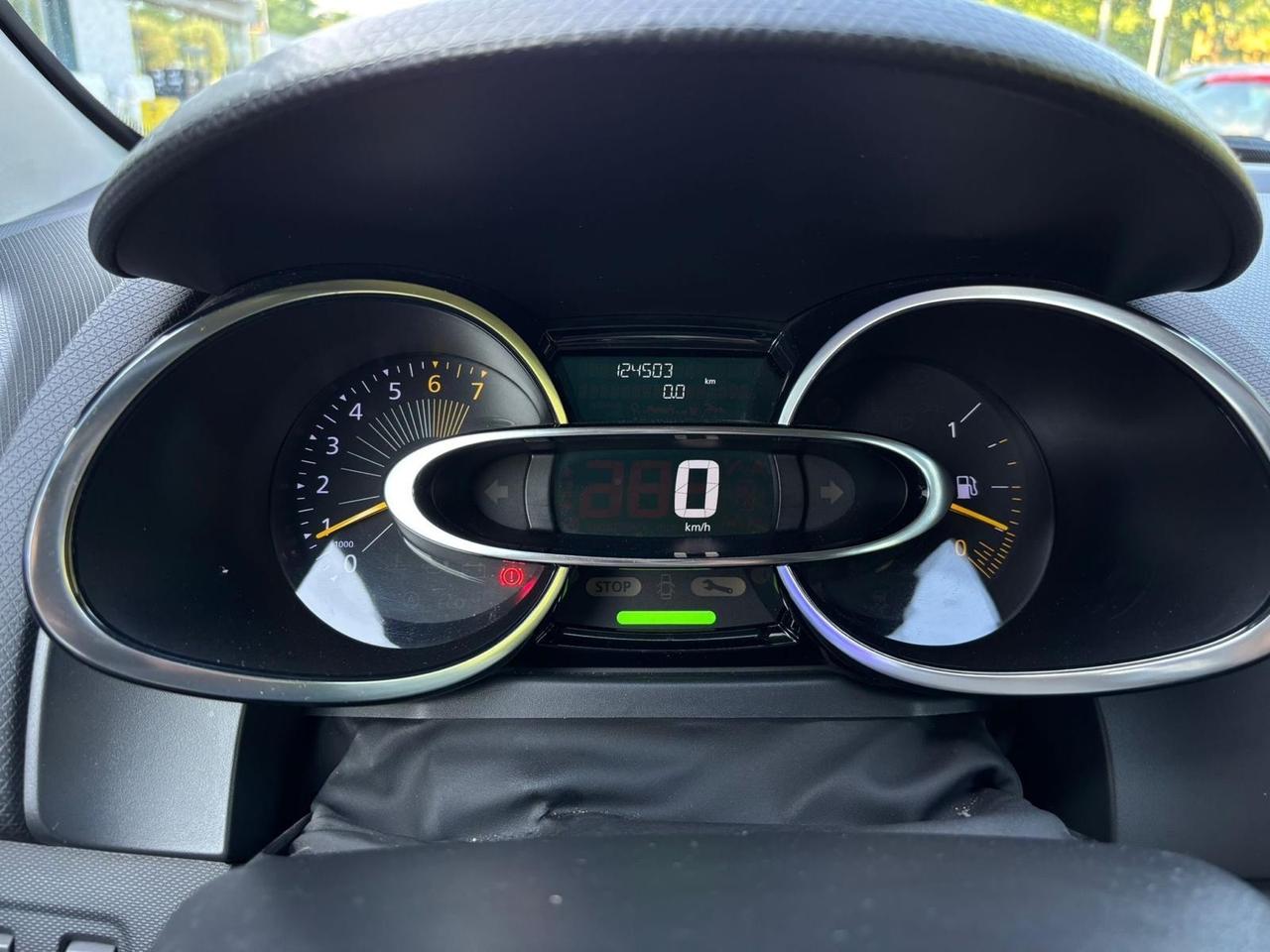 Renault Clio 1.2 75 CV 5 porte Duel