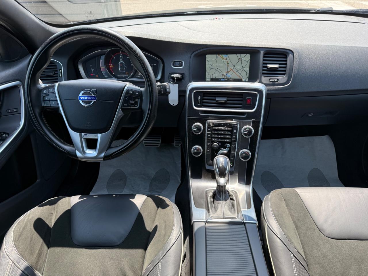 Volvo V60 D4 Geartronic R-design-181CV UNIC PROPRIETARIO