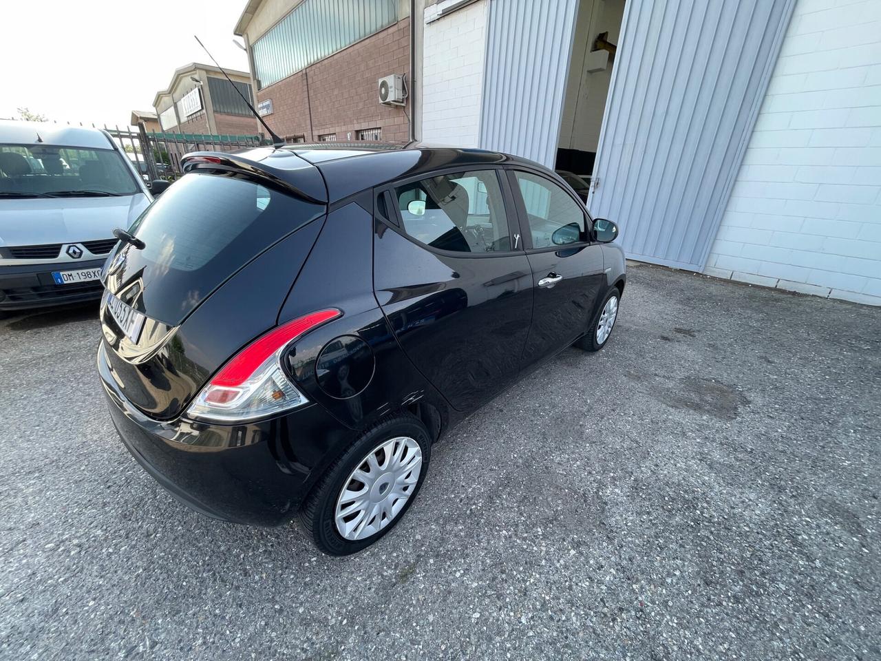 Lancia Ypsilon 1.2 69 CV Unyca