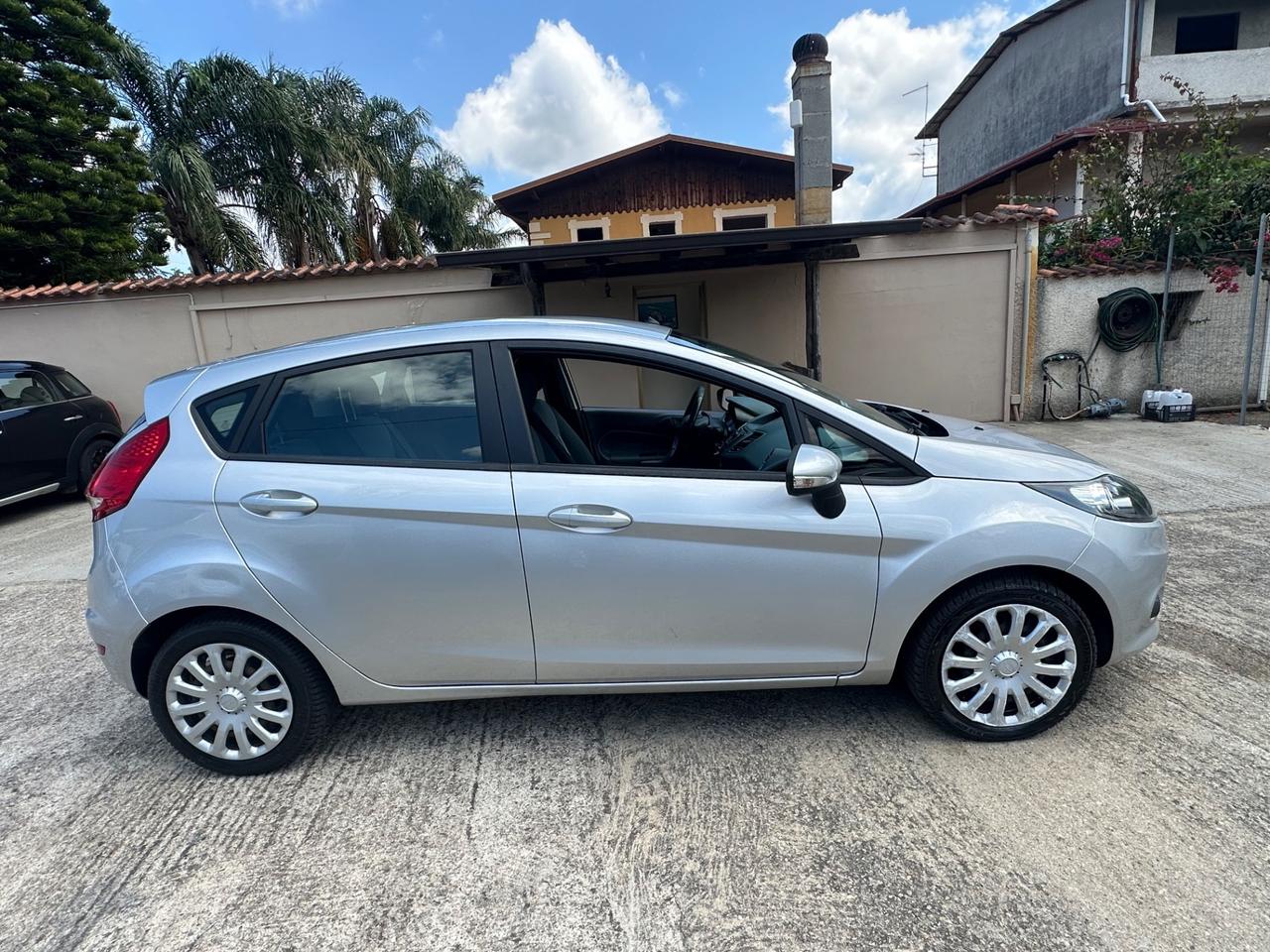 Ford Fiesta 1.4 TDCi 68CV 5 porte Titanium