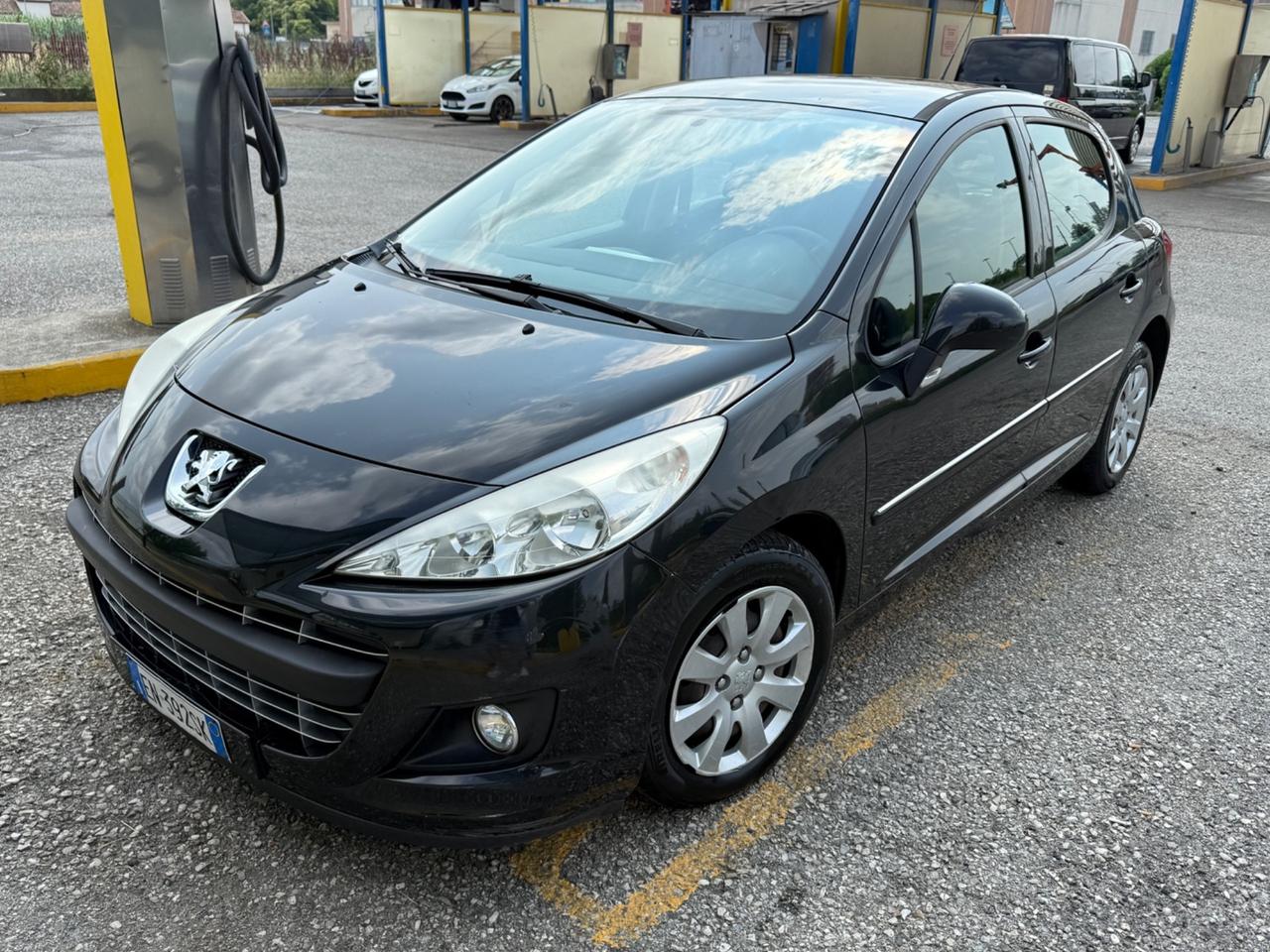 Peugeot 207 1.4 HDi 70CV 5p. Active