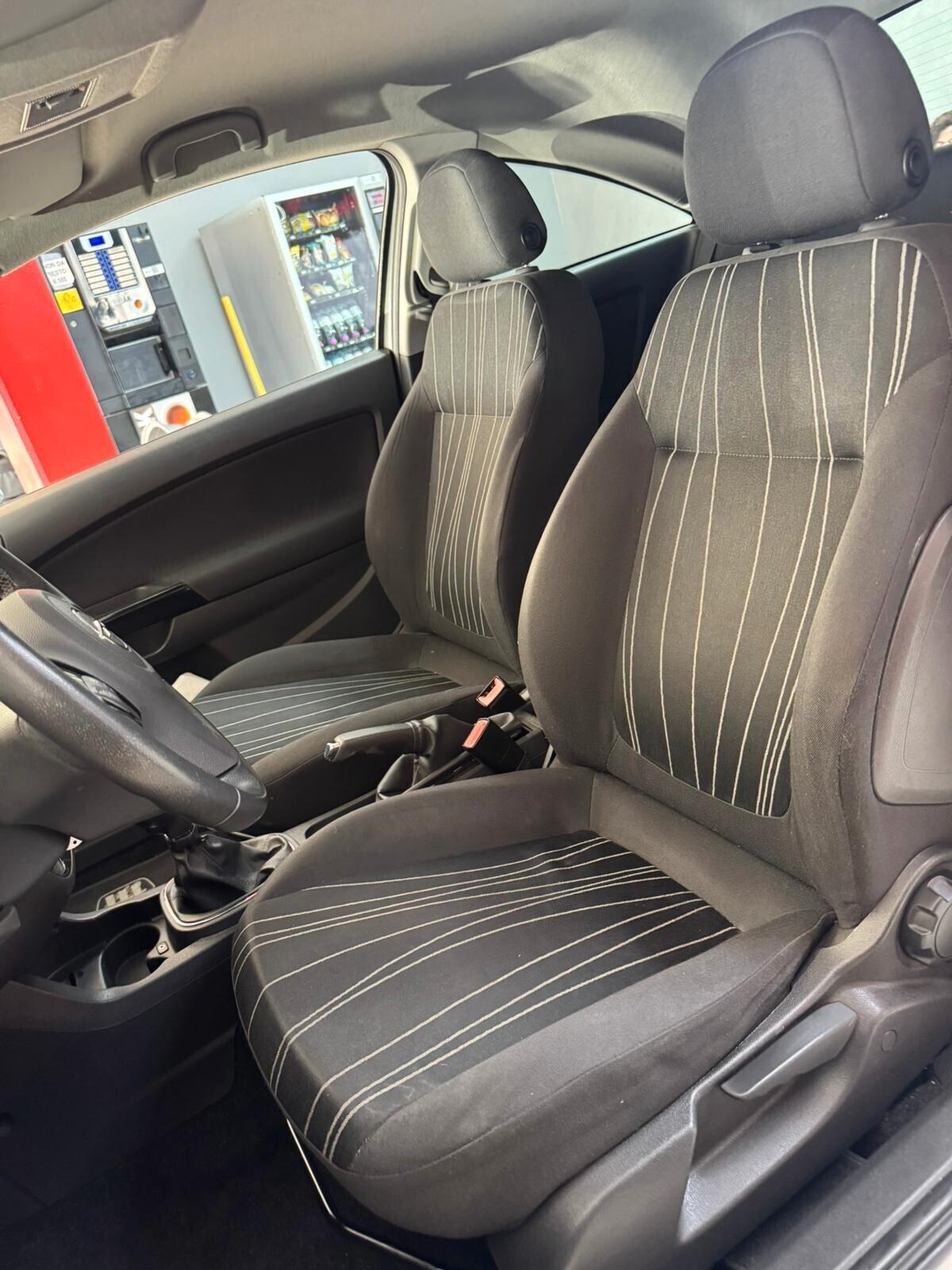 Opel Corsa 1.2 3 porte Club