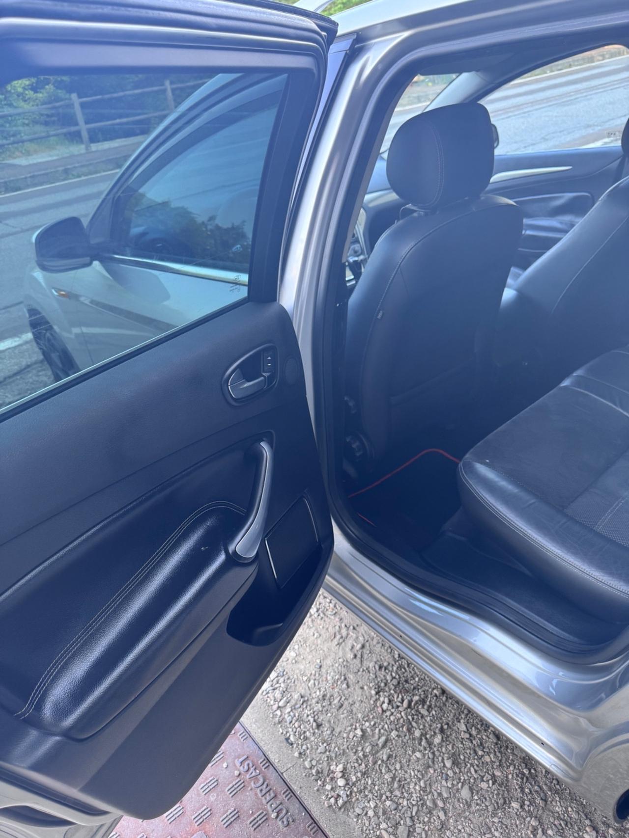 Ford Mondeo 2000 TDCi 140 CV Ghia DPF con cambio automatico 6Tronic