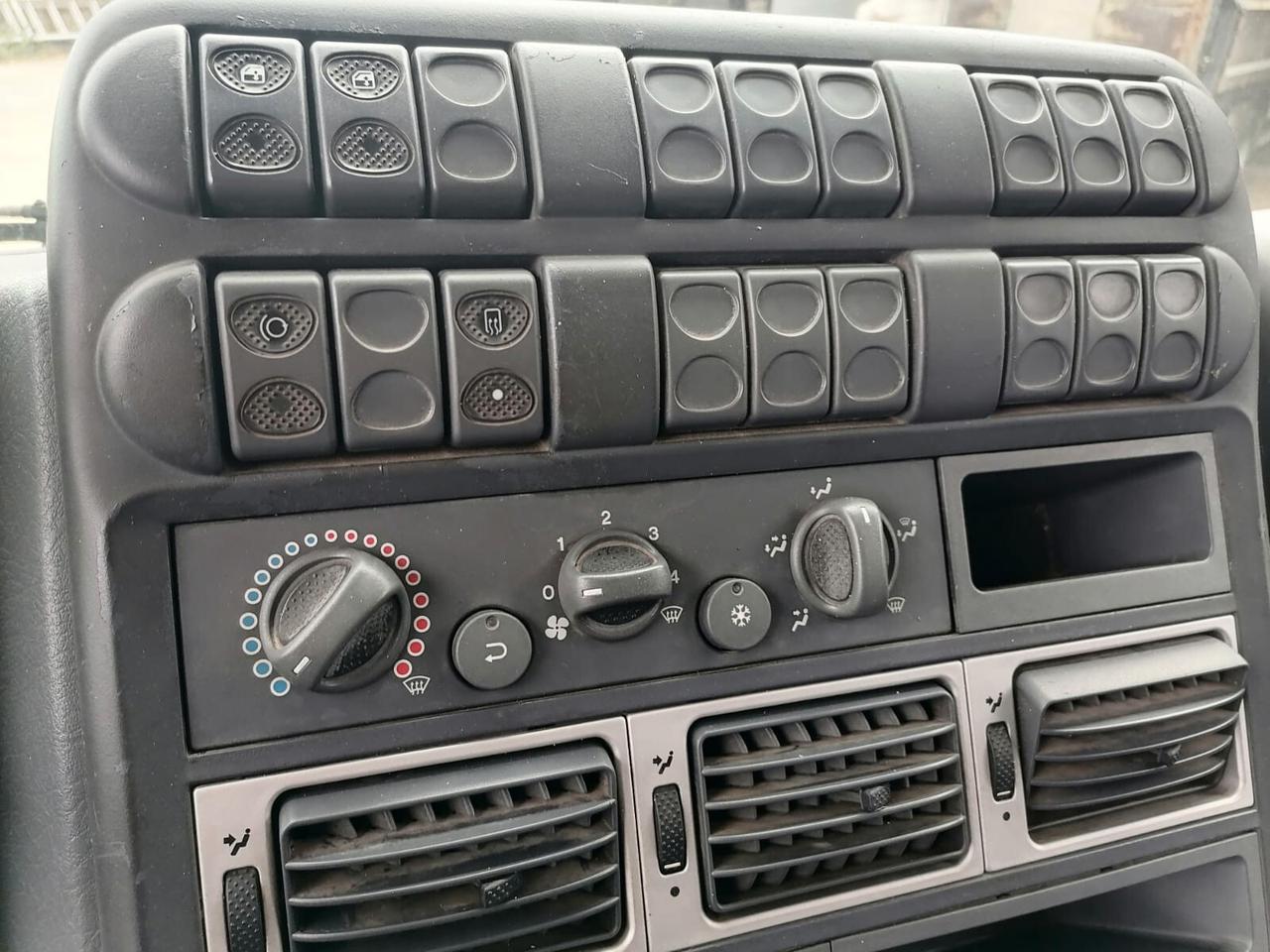 Iveco Eurocargo 100 e 18 - Carrellone