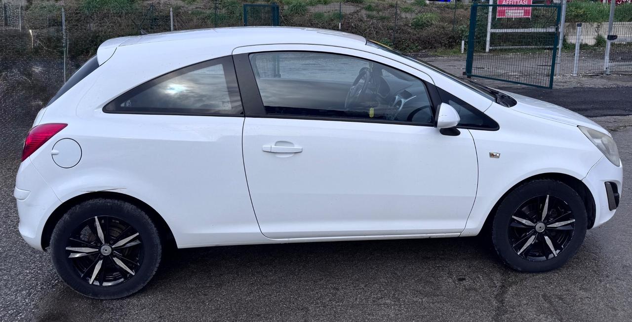 Opel Corsa 1.2 3 porte b-color