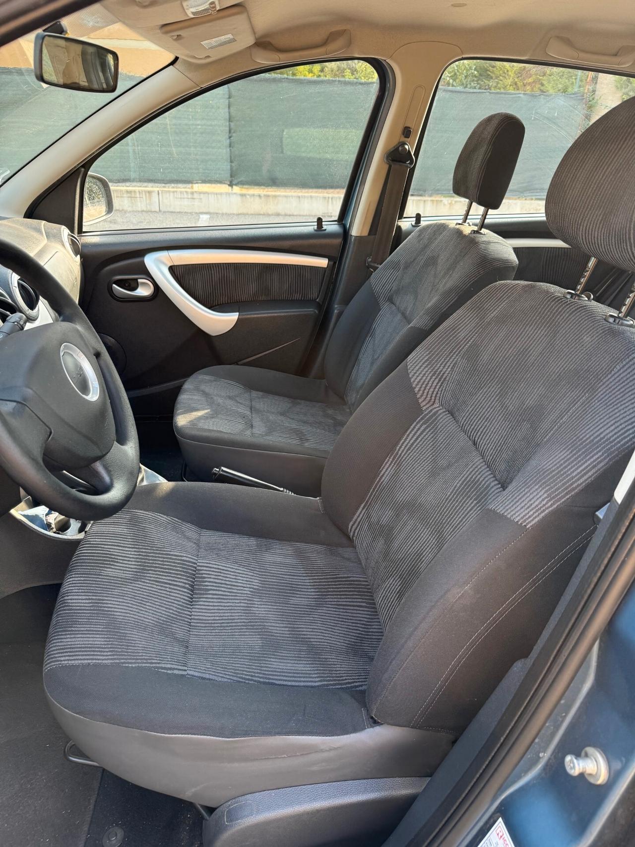 Dacia Sandero 1.4 Gpl - NEOPATENTATI - 12 MESI DI GARANZIA -