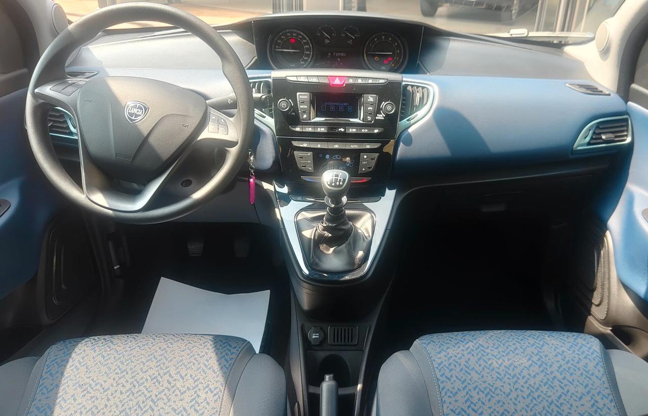 Lancia Ypsilon 1.0 Hybrid Oro