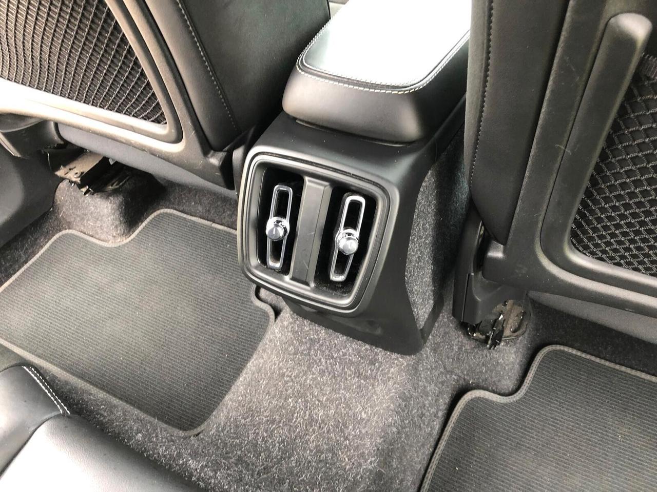 Volvo XC40 D3 Geartronic R-design UNICO PROPRIETARIO IVA DEDUCIBILE GARANZIA CONFORMGEST COMPLETA 12 MESI RINNOVABILE FINO A 60 MESI