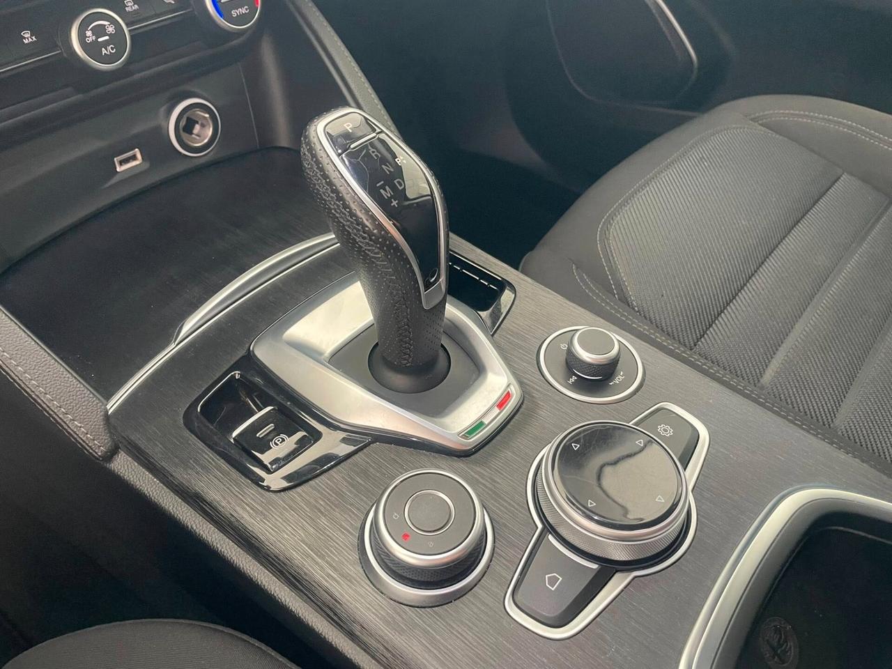 Alfa Romeo Stelvio 2.2 Turbodiesel 160 CV AT8 RWD Business