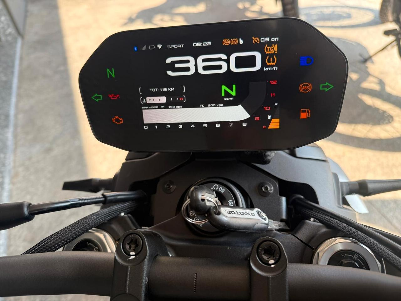 Qj Motor SRK 800 naked