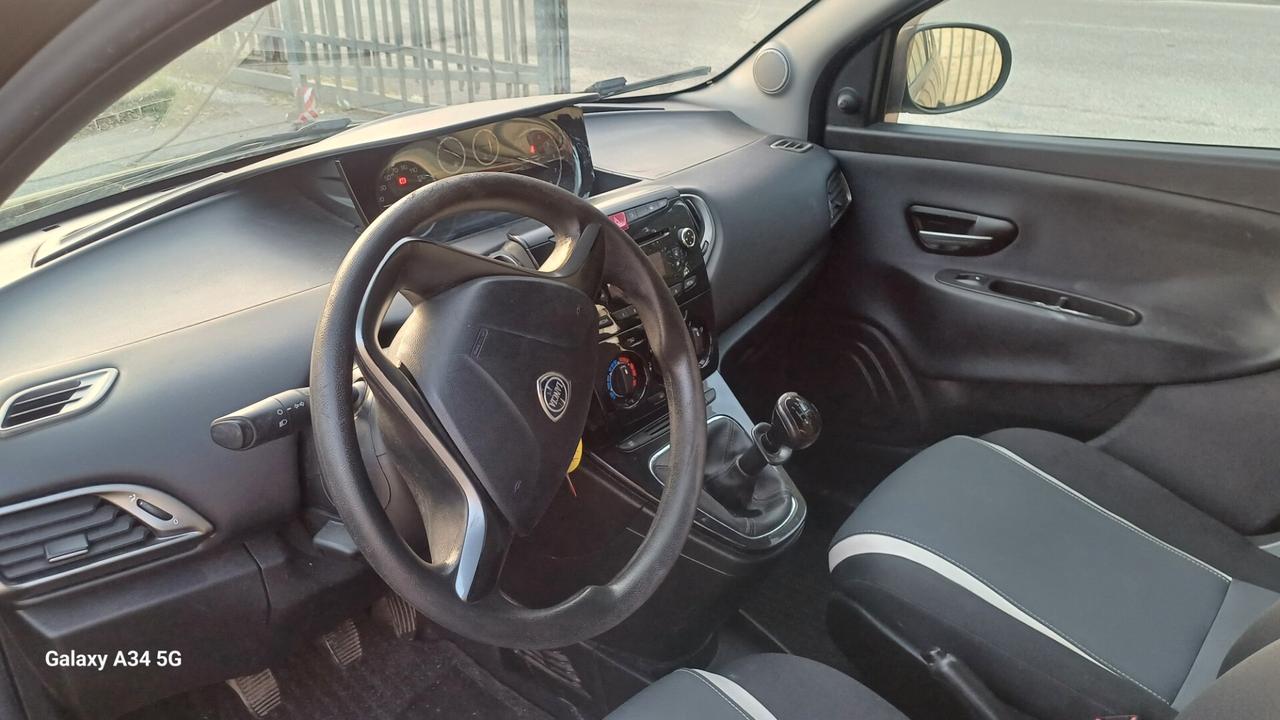 Lancia Ypsilon 1.2 69 CV 5 porte Gold