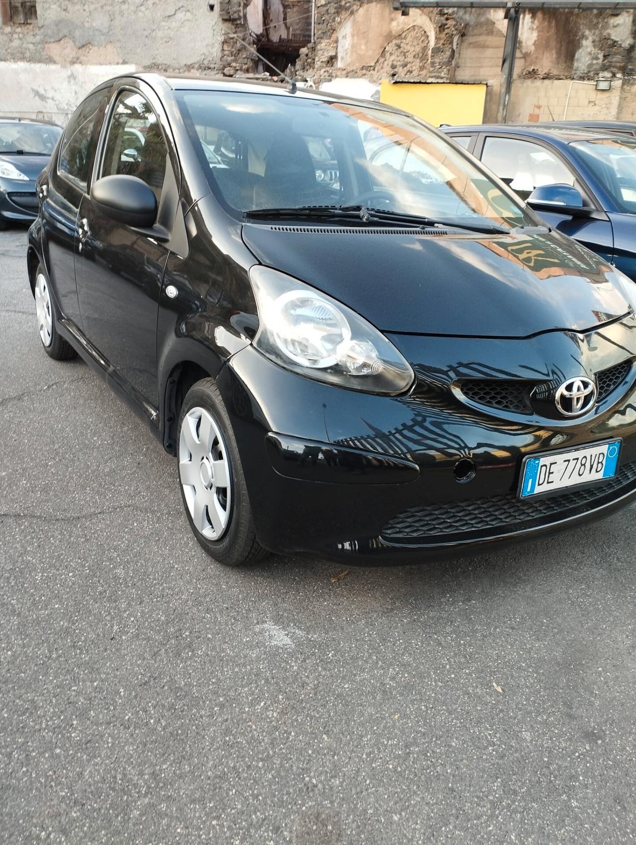 Toyota Aygo 1.0 12V VVT-i 5 porte Sol KM100.000