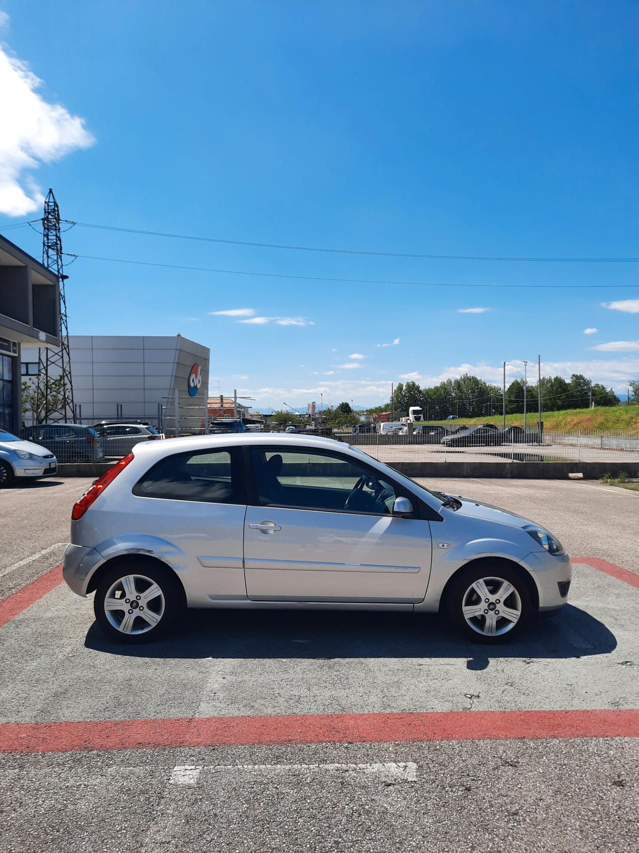Ford Fiesta 1.2 16V 3p. Ghia OK NEOPATENTATI