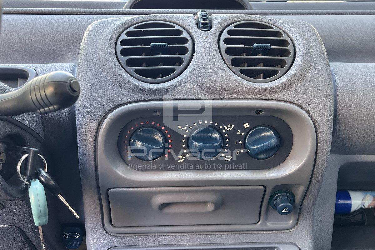 RENAULT Twingo 1.2i cat Base (1239cc)