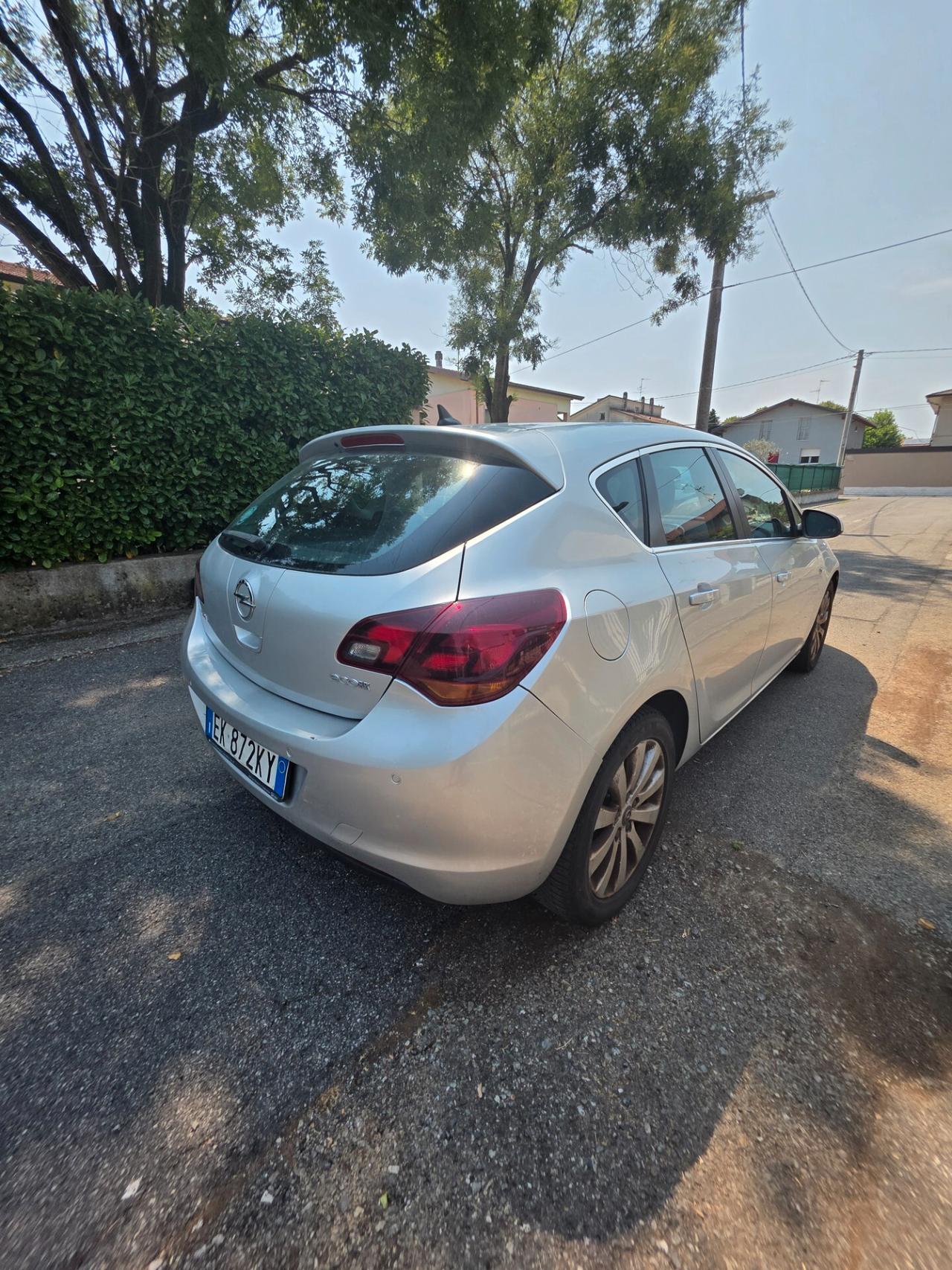 Opel Astra 1.7 CDTI 2012