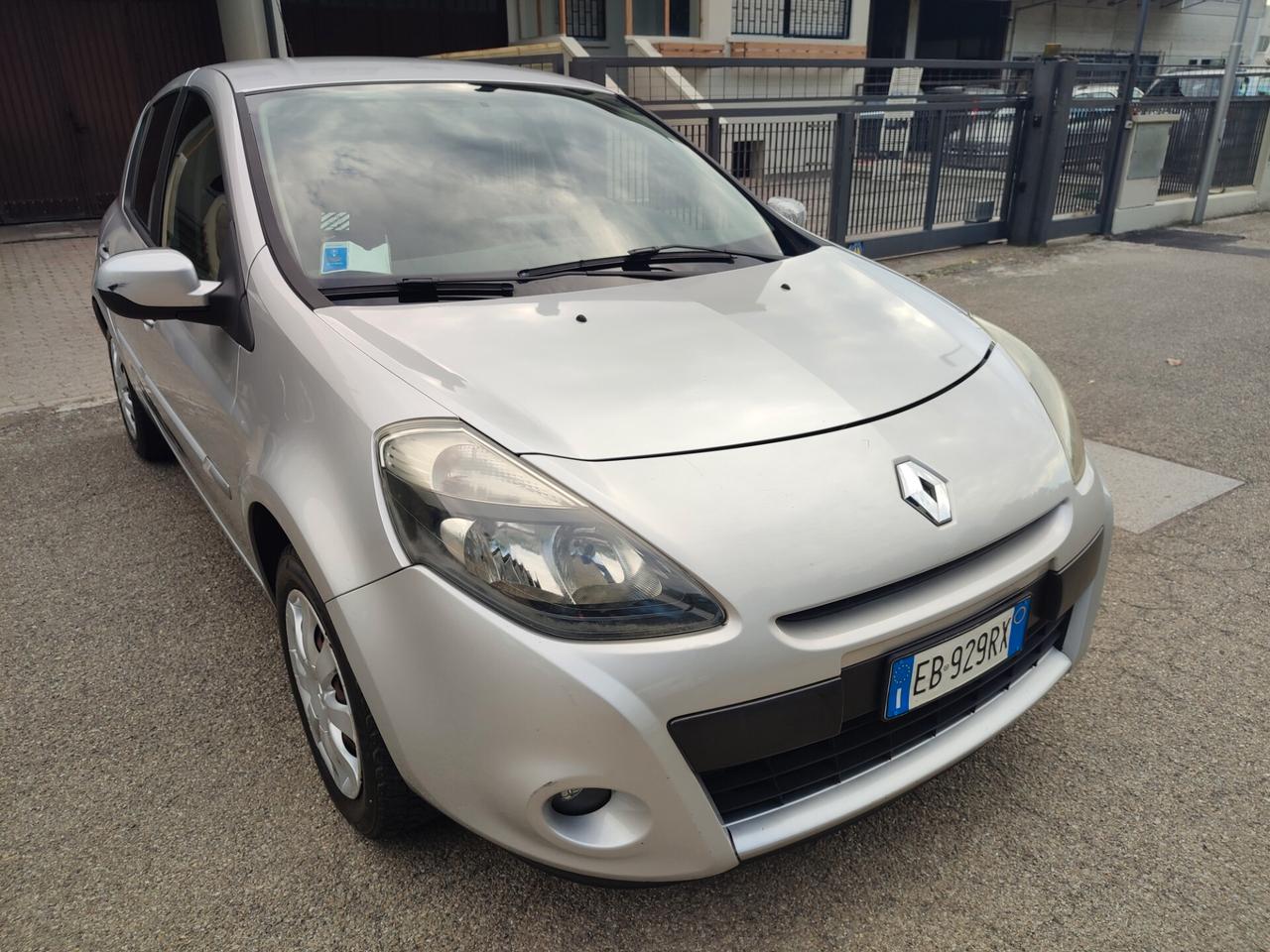 RENAULT CLIO DEL 2010 1.2BENZINA MOLTO BELLA
