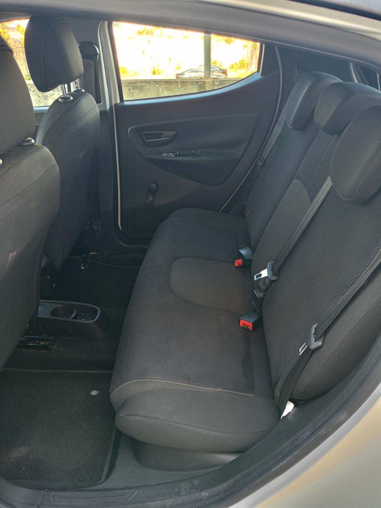 Lancia Ypsilon 1.200 5 porte S Momodesign
