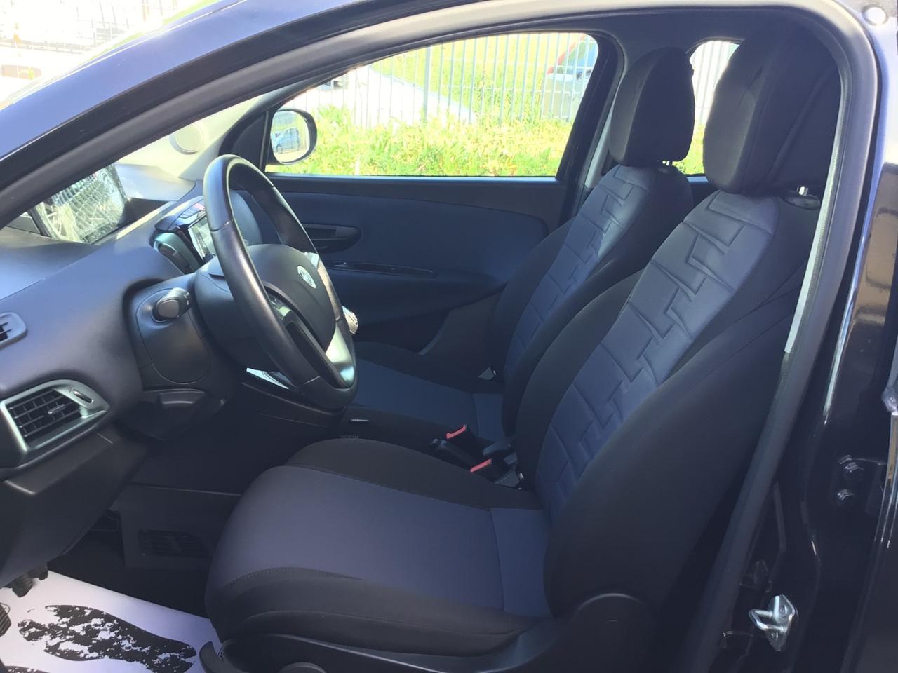 Lancia Ypsilon 1.0 FireFly 70cv Hybrid Platino