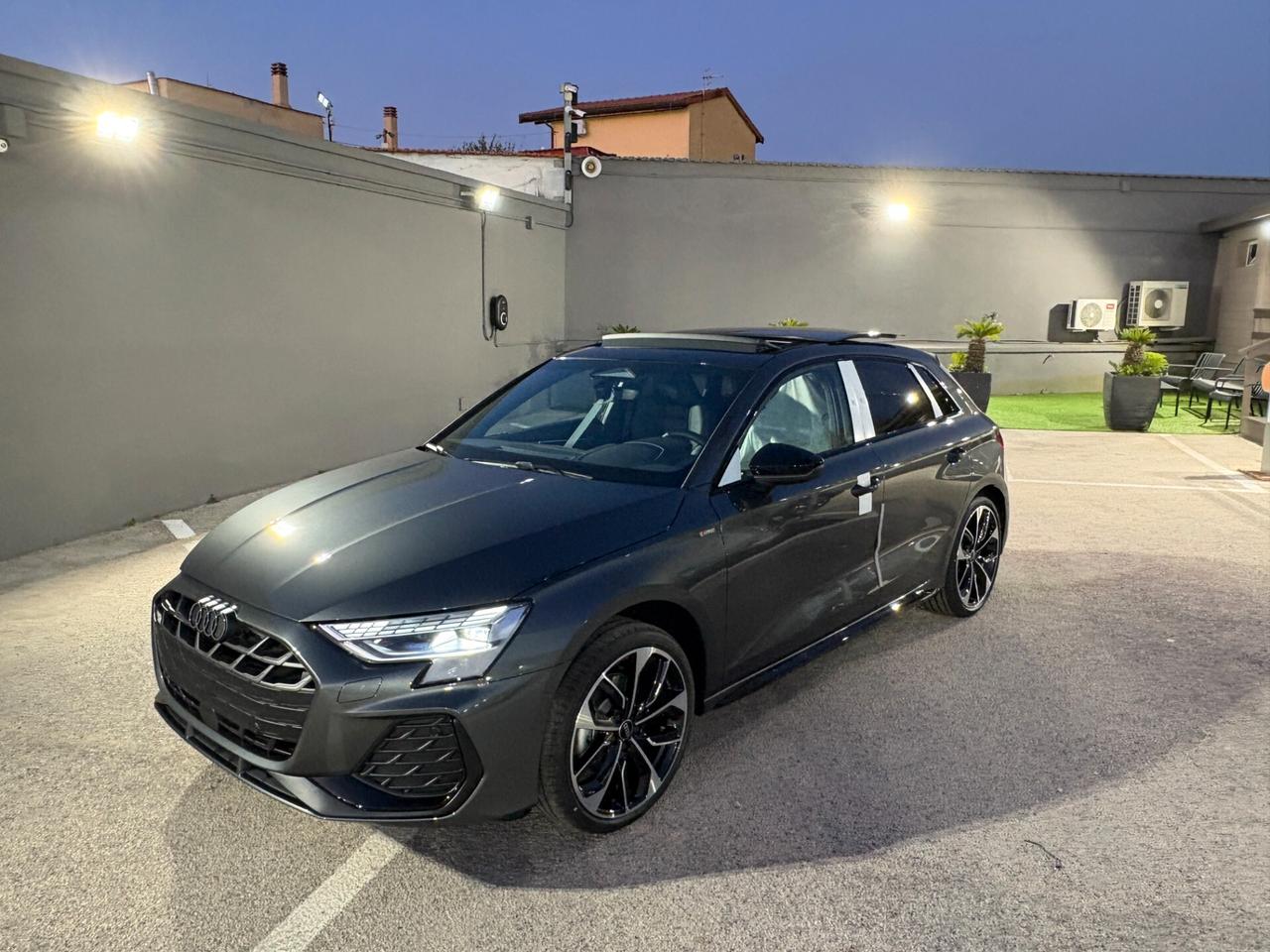 NEW Audi A3 SPORTBACK IDENTITY BLACK TDI 110 kW S tronic line edition TETTO APRIBILE