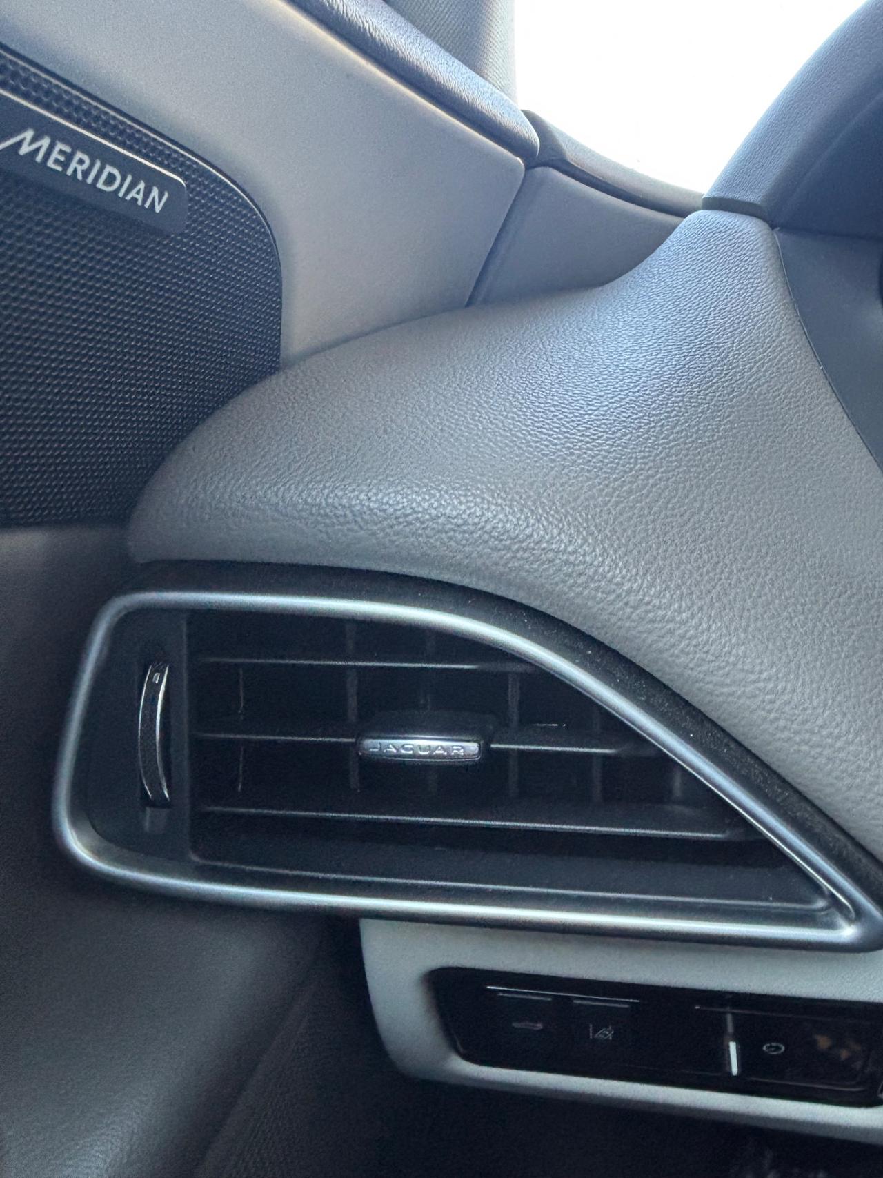 Jaguar XE 2.0 D Turbo R-Sport