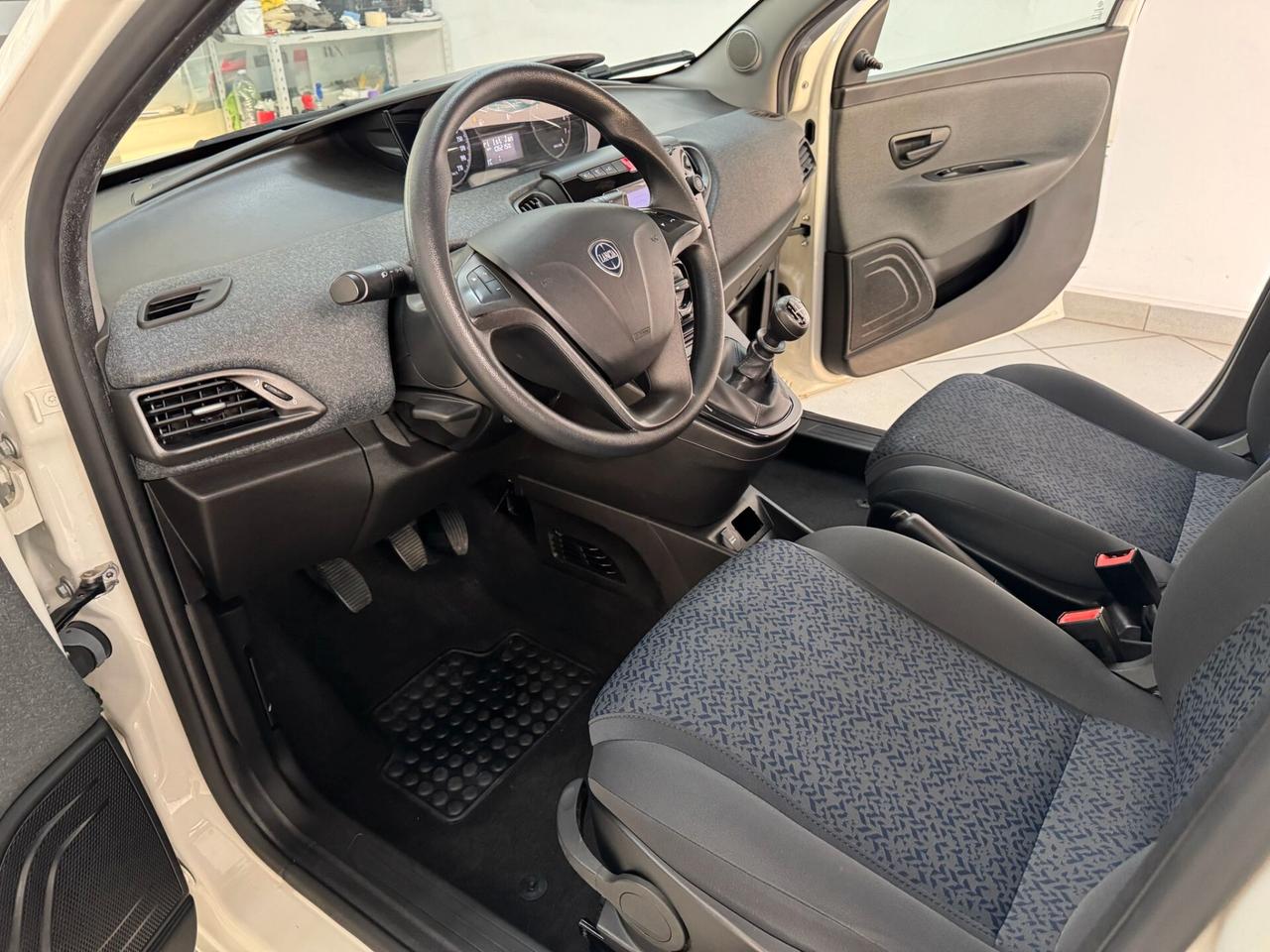 Lancia Ypsilon 1.0 Benzina 5 porte 69/CV Hybrid Ecochic Silver 2022