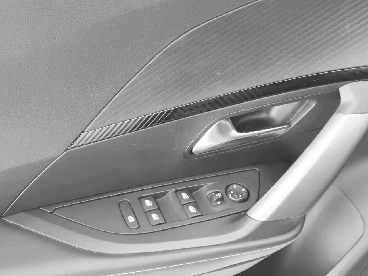 Peugeot 2008 1.2 puretech Allure 130cv