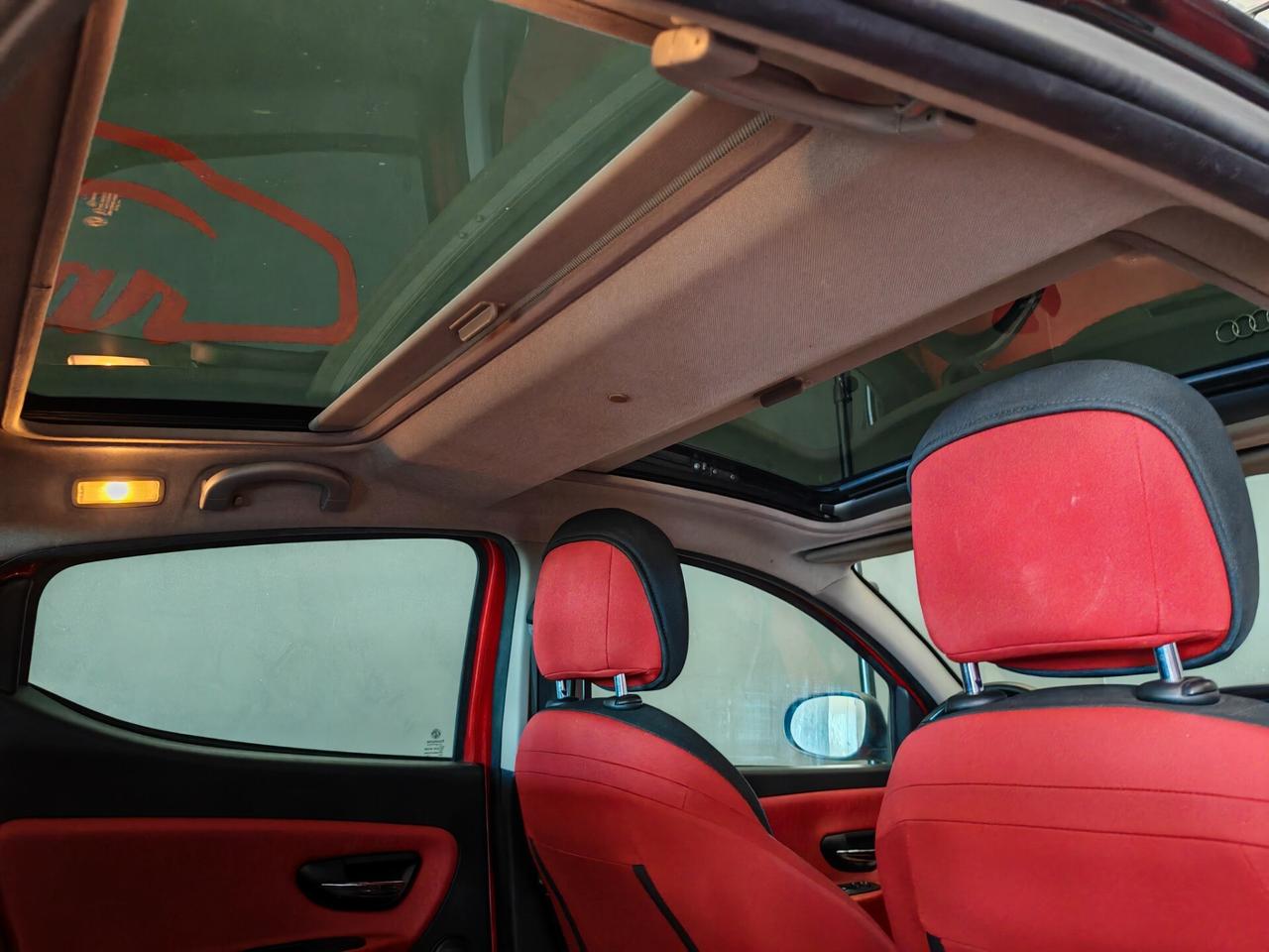 Lancia Ypsilon 1.2 69 CV 5 porte S&S Black&Red