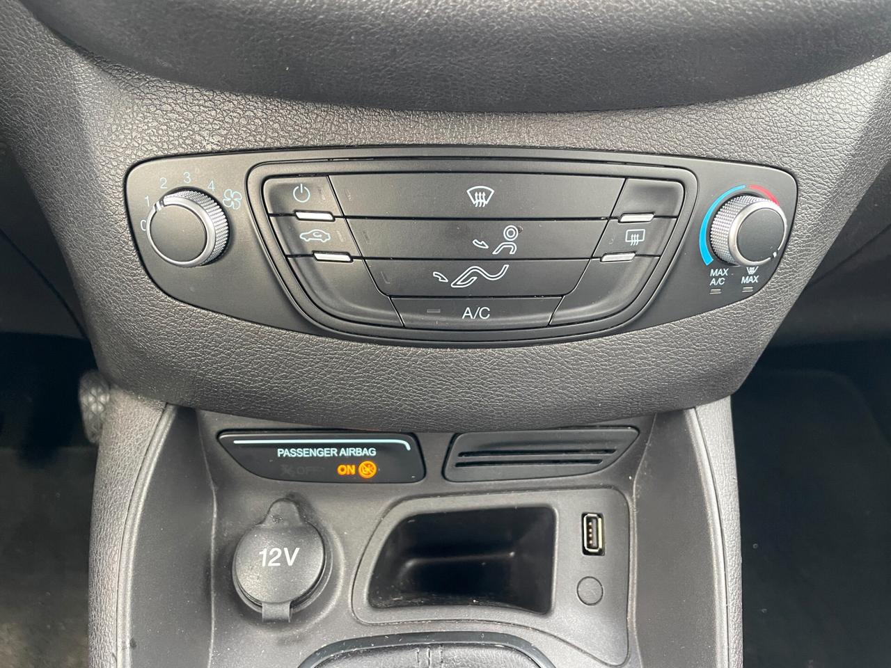 Ford Tourneo Courier 1.5 tdci 75cv 5 POSTI