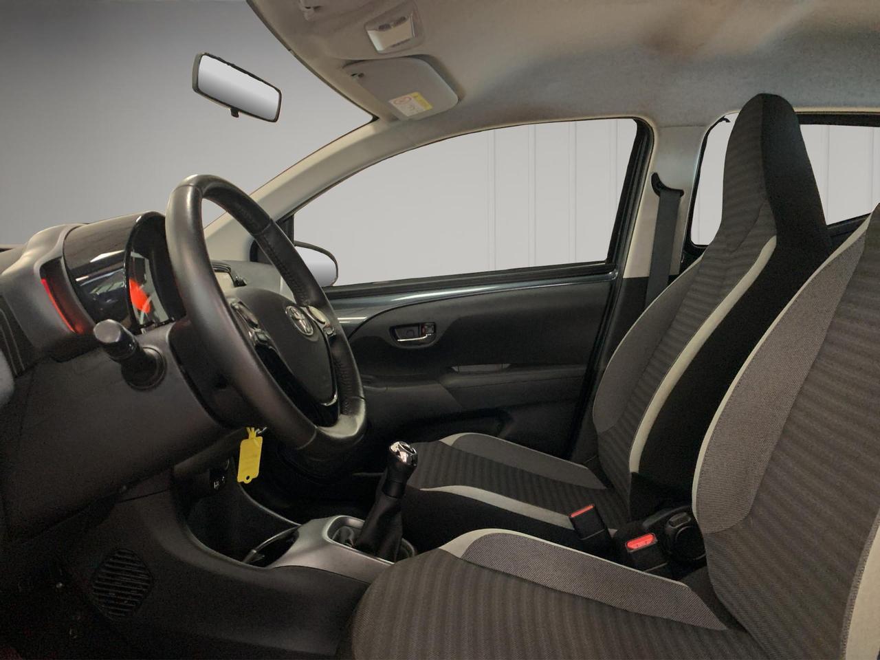 Toyota Aygo 5p 1.0 x-play 72cv
