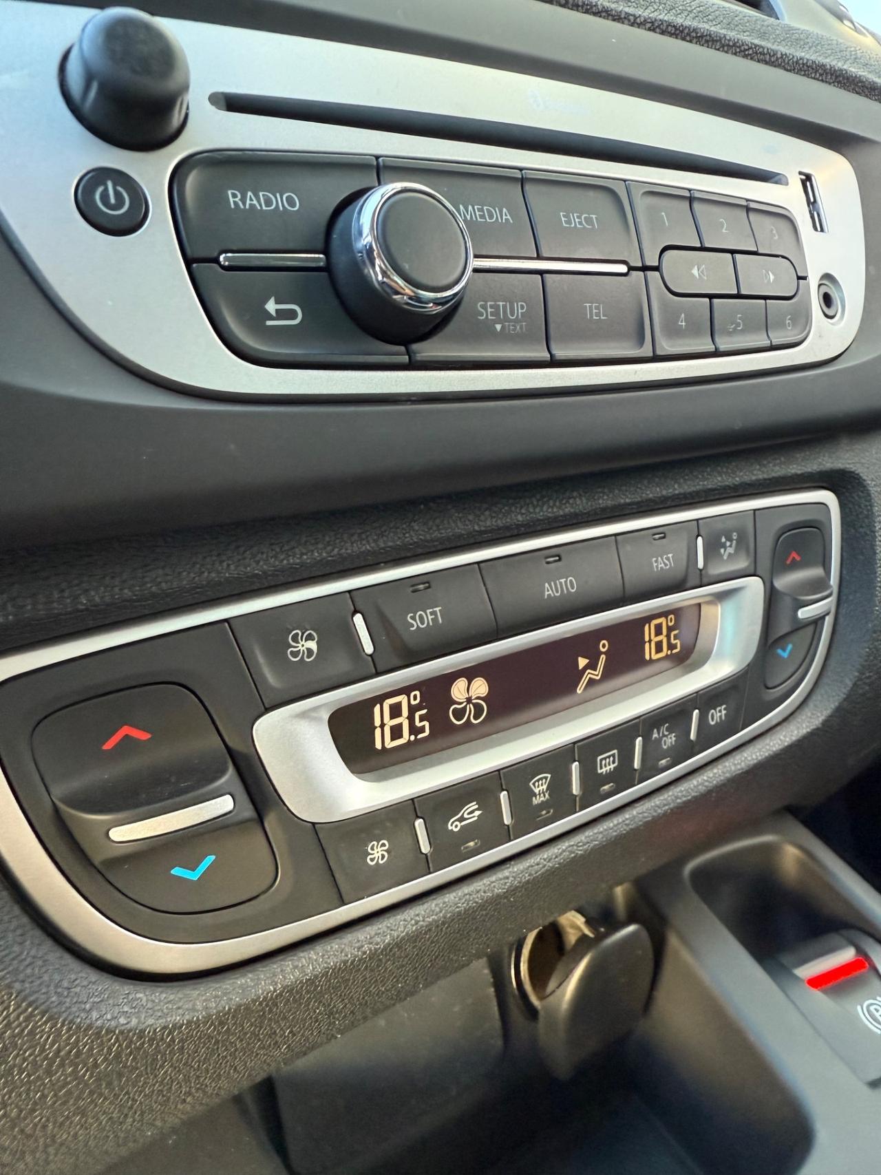 Renault Scenic 1.5 dci Limited automatica 110cv 7 POSTI,NAVIGATORE ,TELECAMERA,KM CERTIFICATI