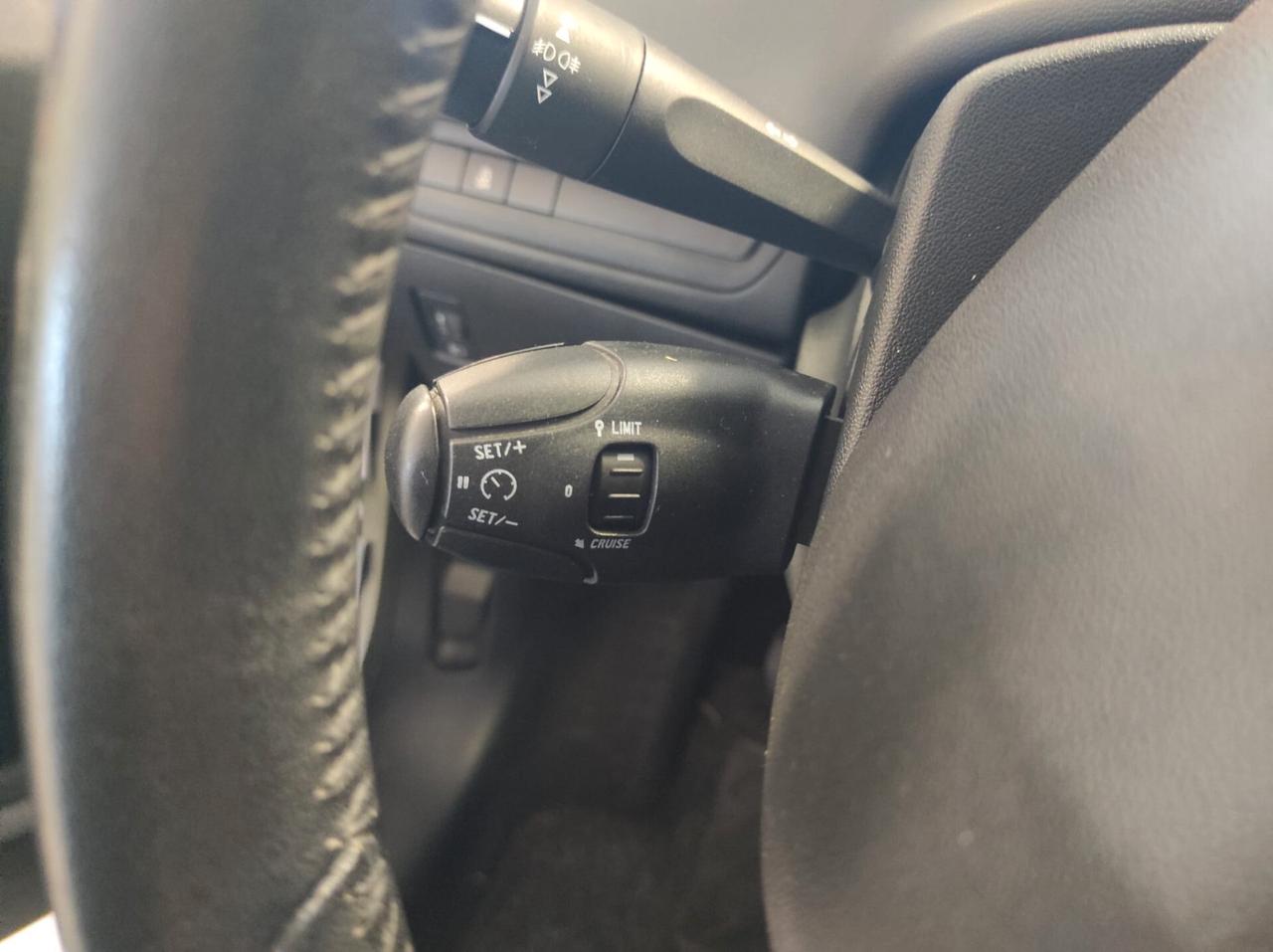 Peugeot 208 1.4 HDi 68 CV 5 porte Allure