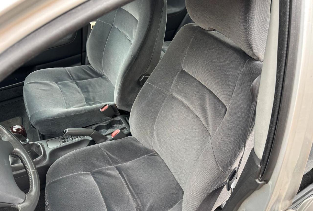 Volvo V40 1.6 16V cat