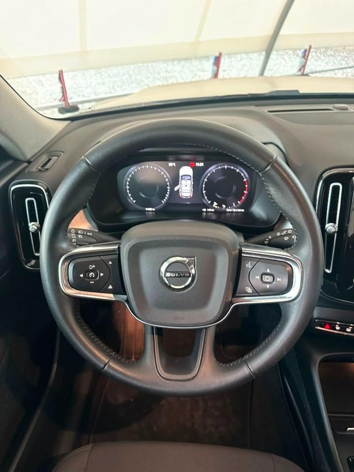 Volvo XC40 T2 Geartronic Momentum Core
