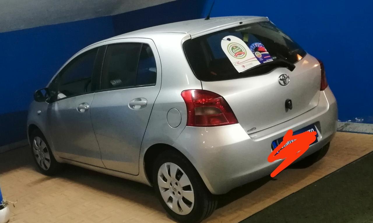 Toyota Yaris 1.0 5 porte