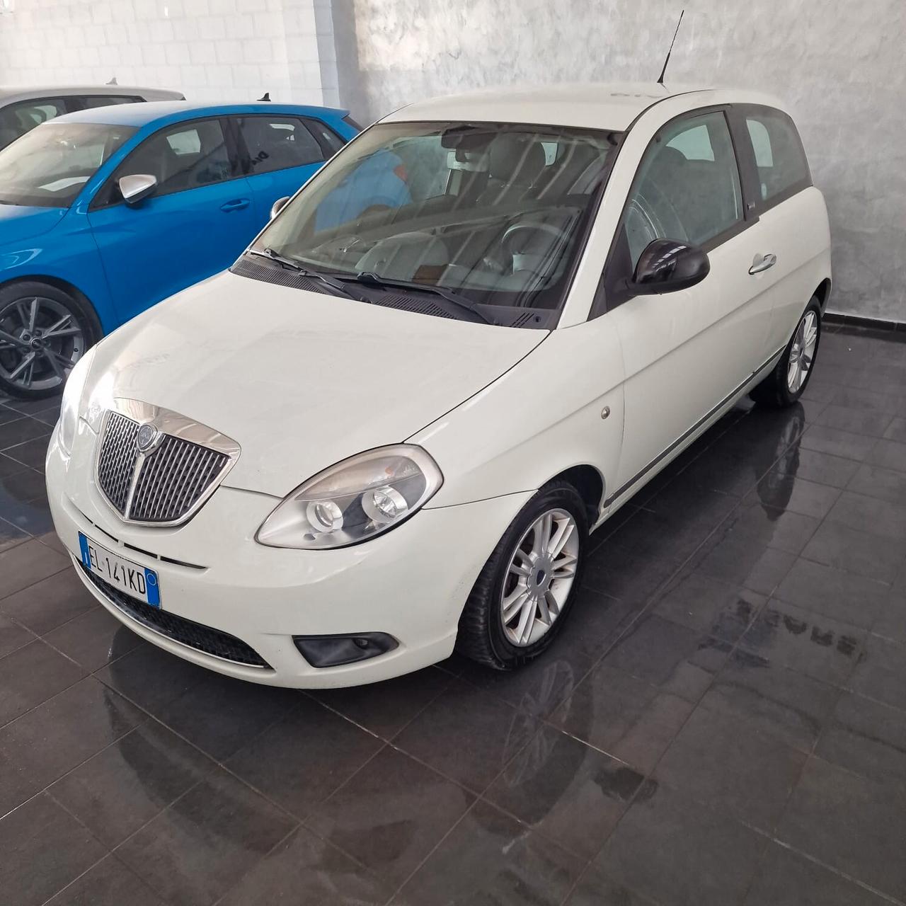 Lancia Ypsilon 1.3 MJT 75 CV Unyca
