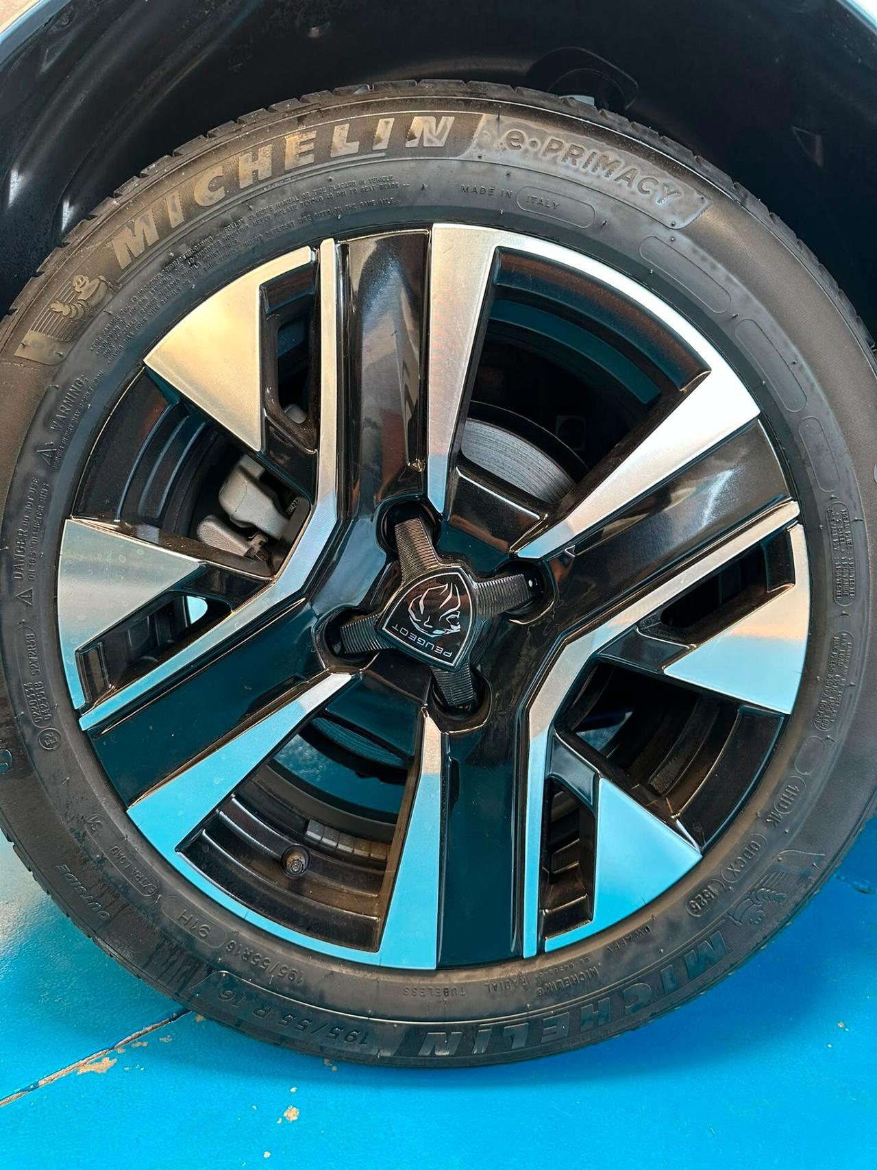 Peugeot 208 PureTech 100 Stop&Start 5 porte Allure