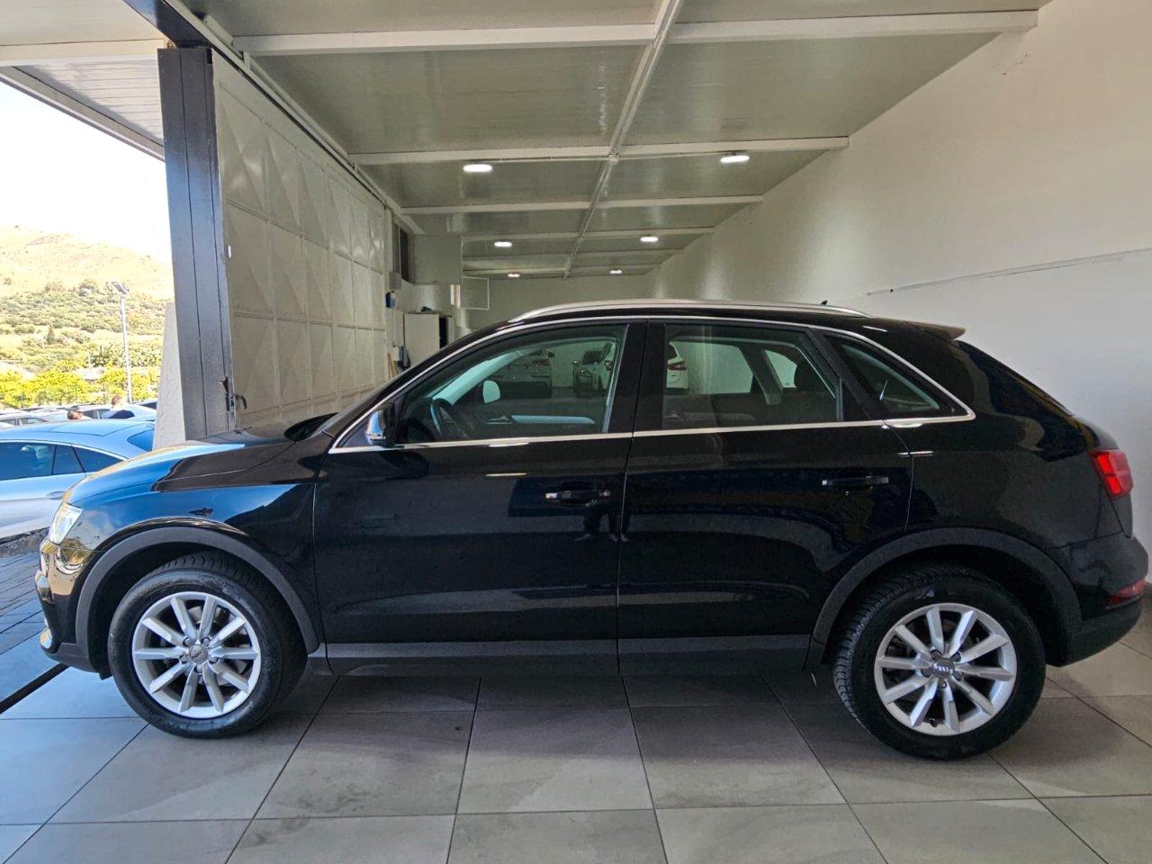 Audi Q3 2.0 tdi Business 120cv