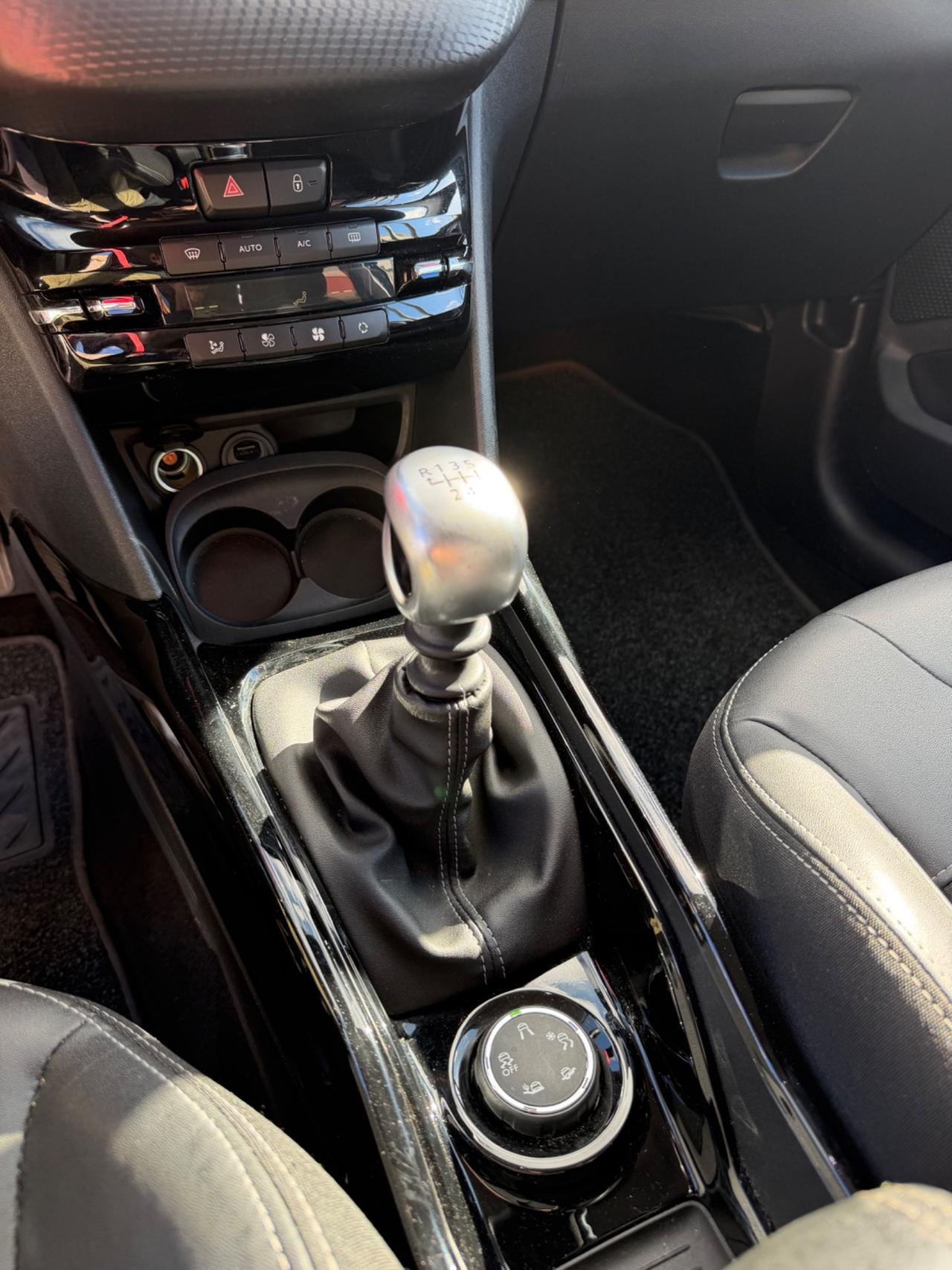 Peugeot 2008 ALLURE 1.5 100 cv-2018/NAVI/PELLE